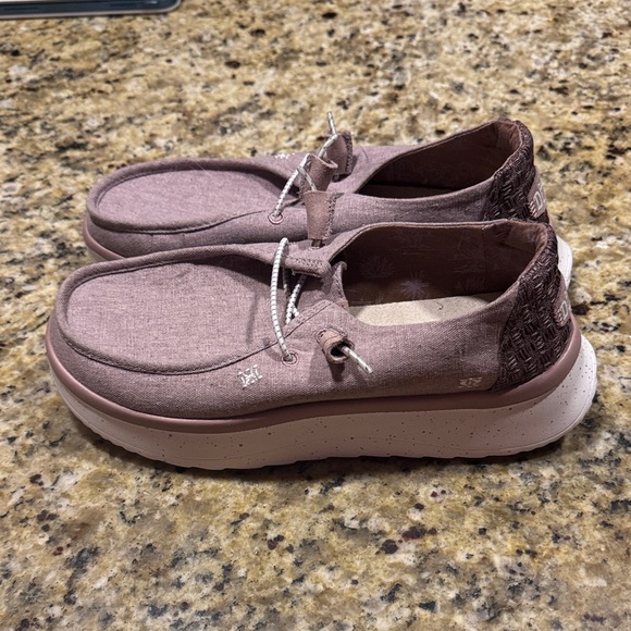 Hey Dude Women's Sneakers in Dusty Pink - Picture 4 of 6